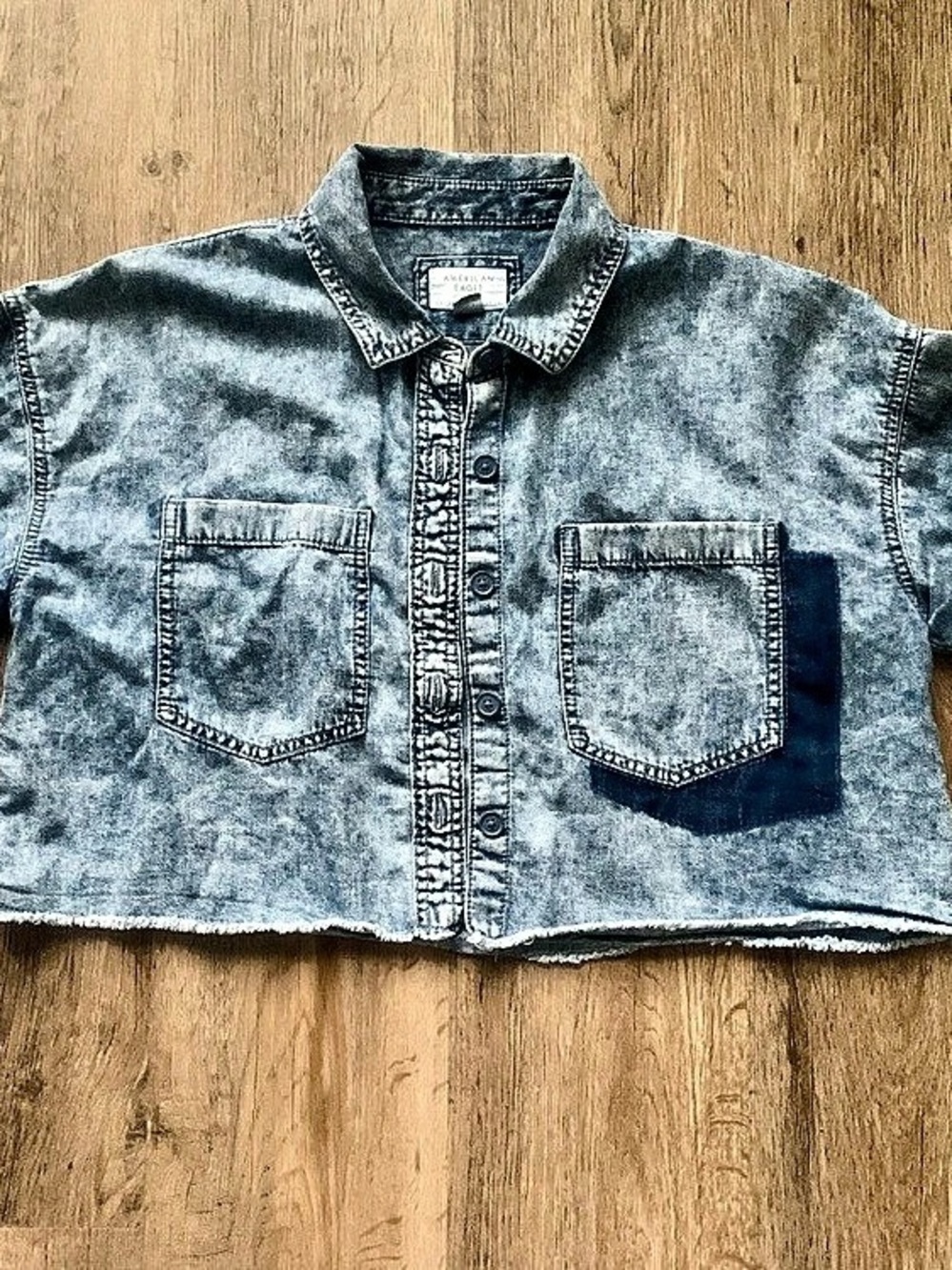 American Eagle Cropped Stonewashed Distressed Denim Shirt Jacket Fringed XS/S
